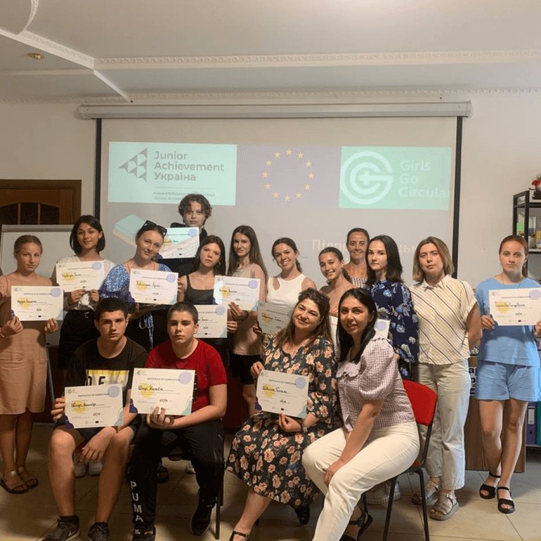 Conducted trainings on "Digital and entrepreneurial skills for the circular economy" for young people in Vinnytsia region &bull; novyna 2406 1